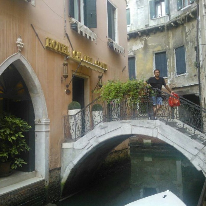 Alfonso en su hotel de Venecia