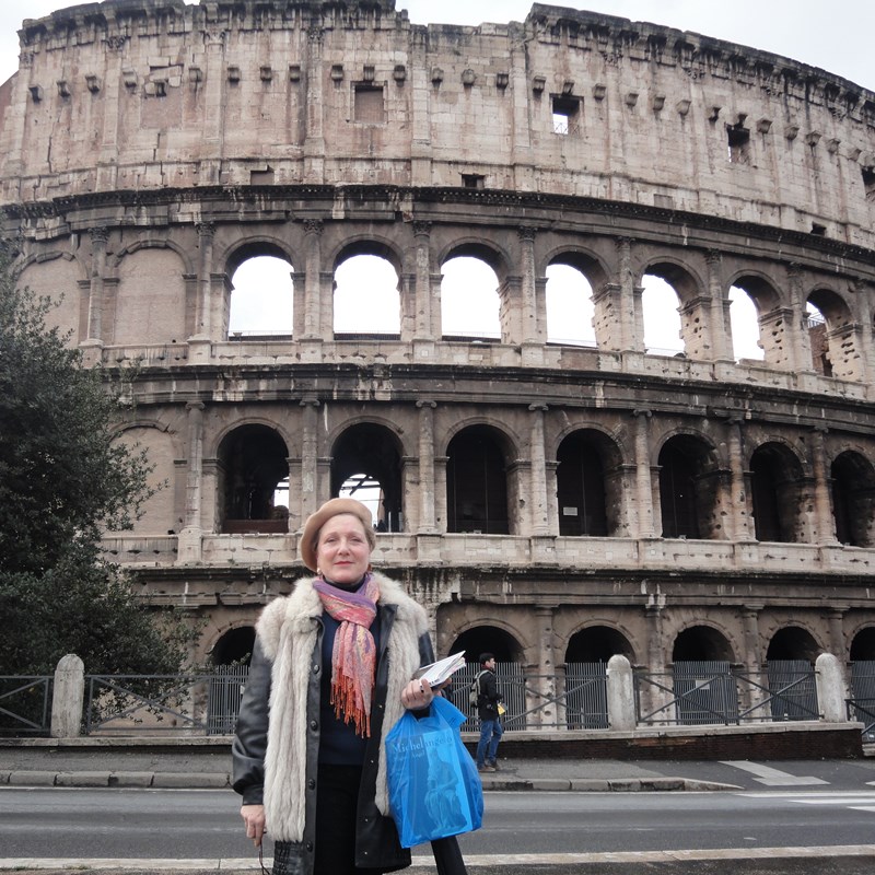 Mari en el Coliseo de Roma