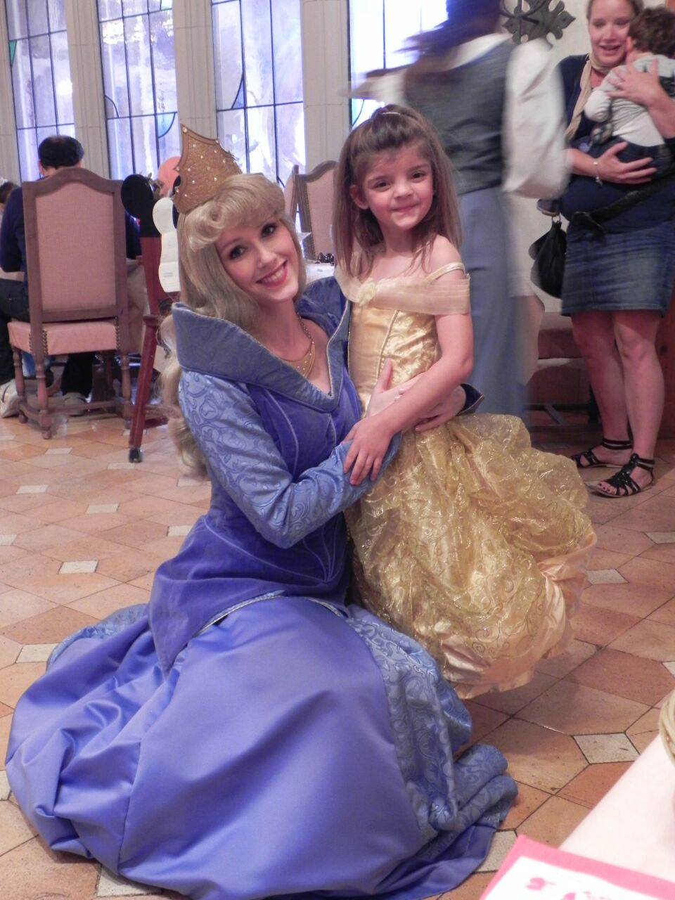 Naiara disfruta en Disneyland París