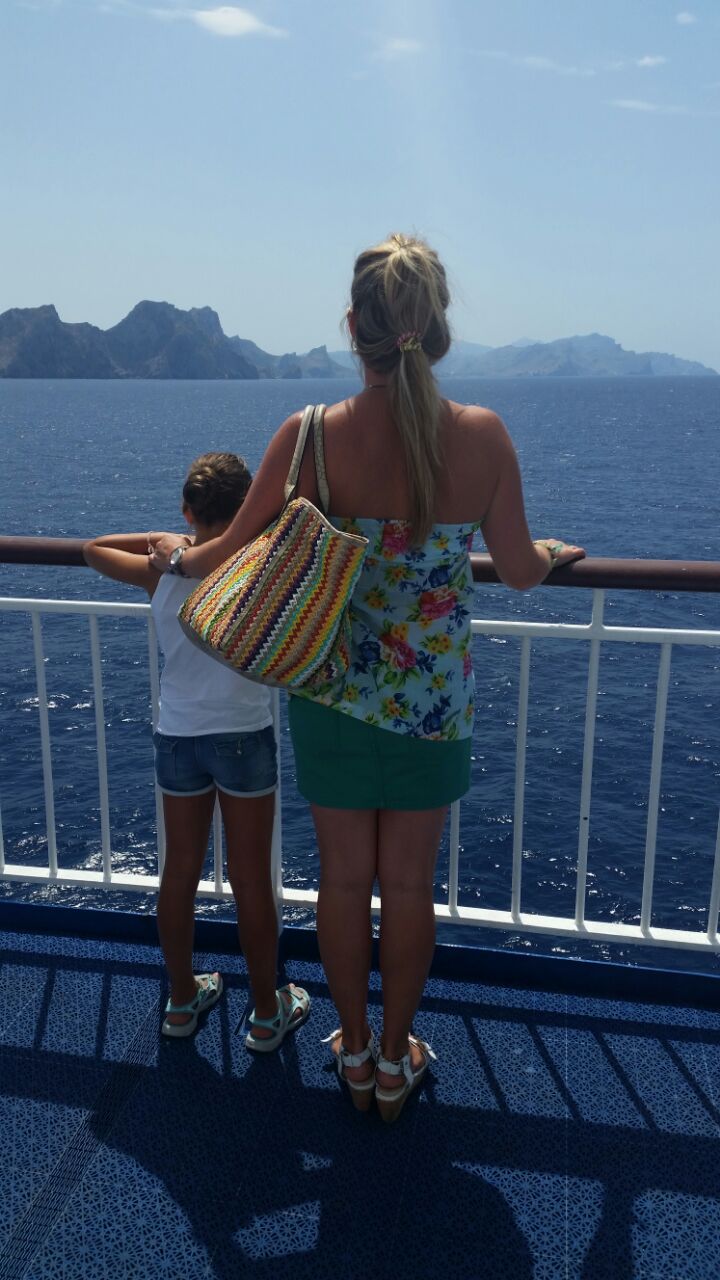 Susana y su hija se despiden de la isla