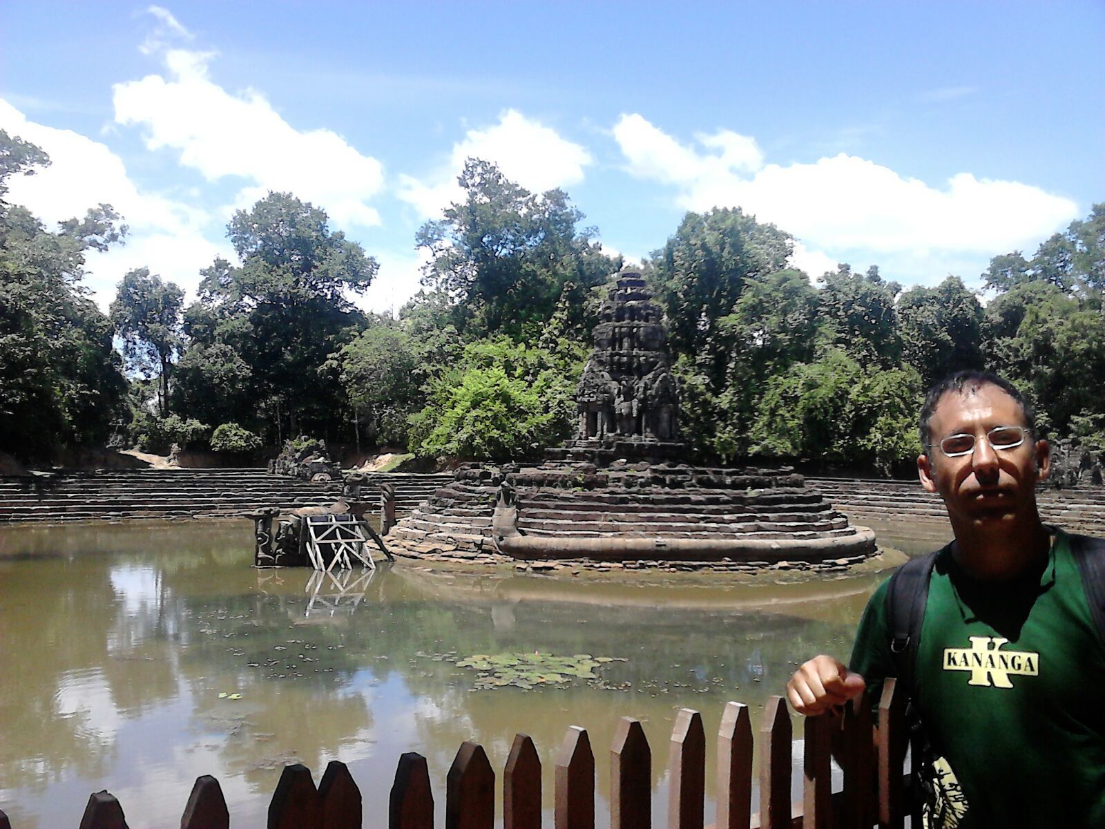 Ángel en uno de los pequeños templos de Angkot, Camboya
