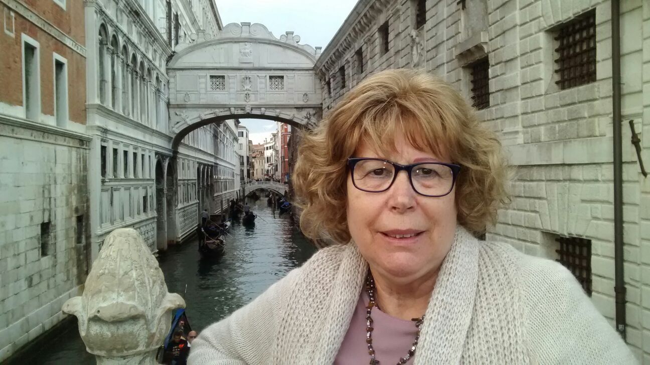 Esther en Venecia, ante el Puente de los Suspieros
