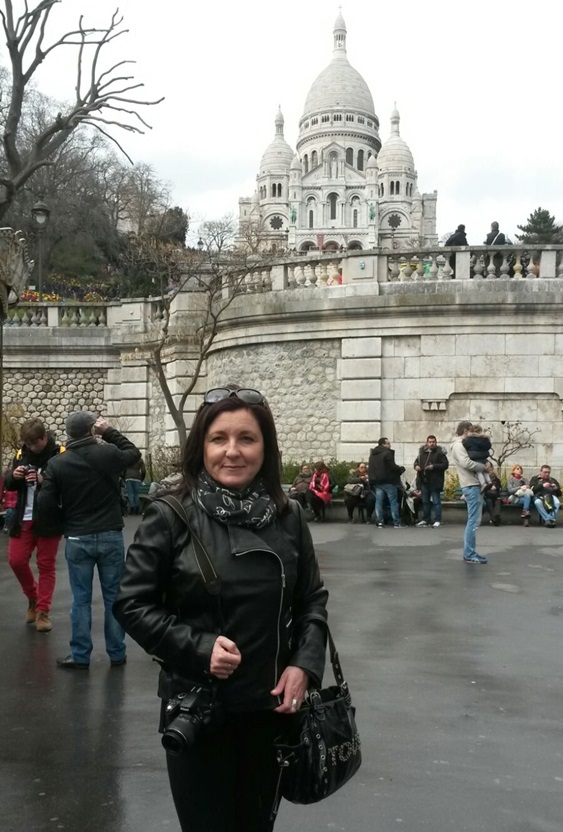 Montse en el Sacre Coeur de París.