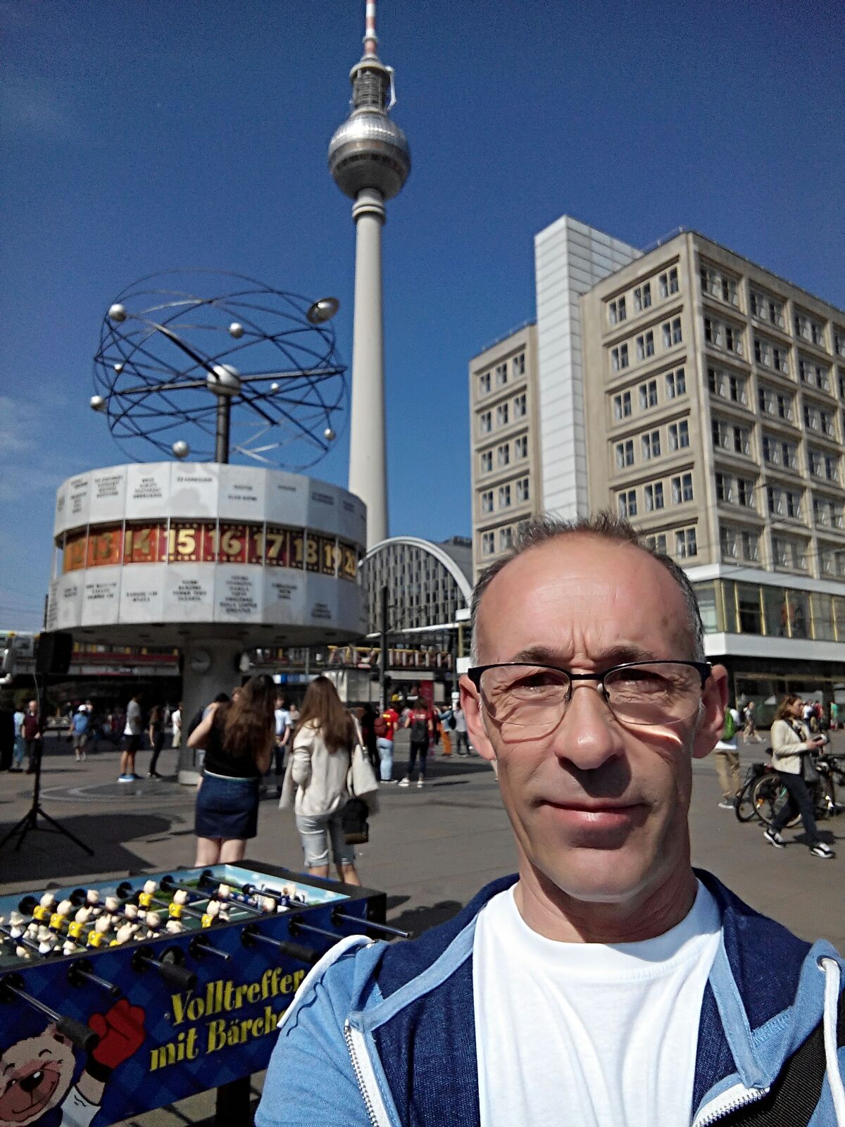Enric en Alexanderplatz de Berlín.
