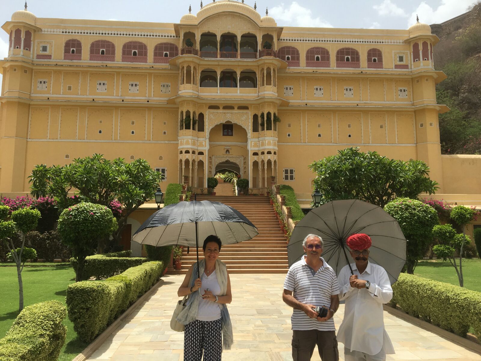 Isabel y Josep Anton en el Palacio de Samode en India