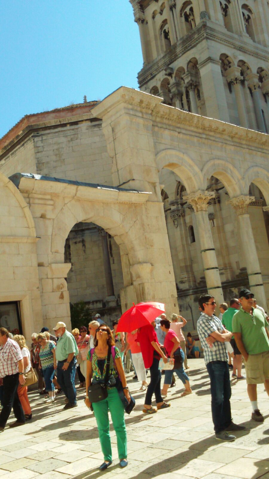 Rosario contempla la arquitectura de Splitz en Croacia
